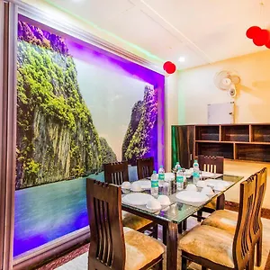 3* Hotel Fabhotel Maniram Palace